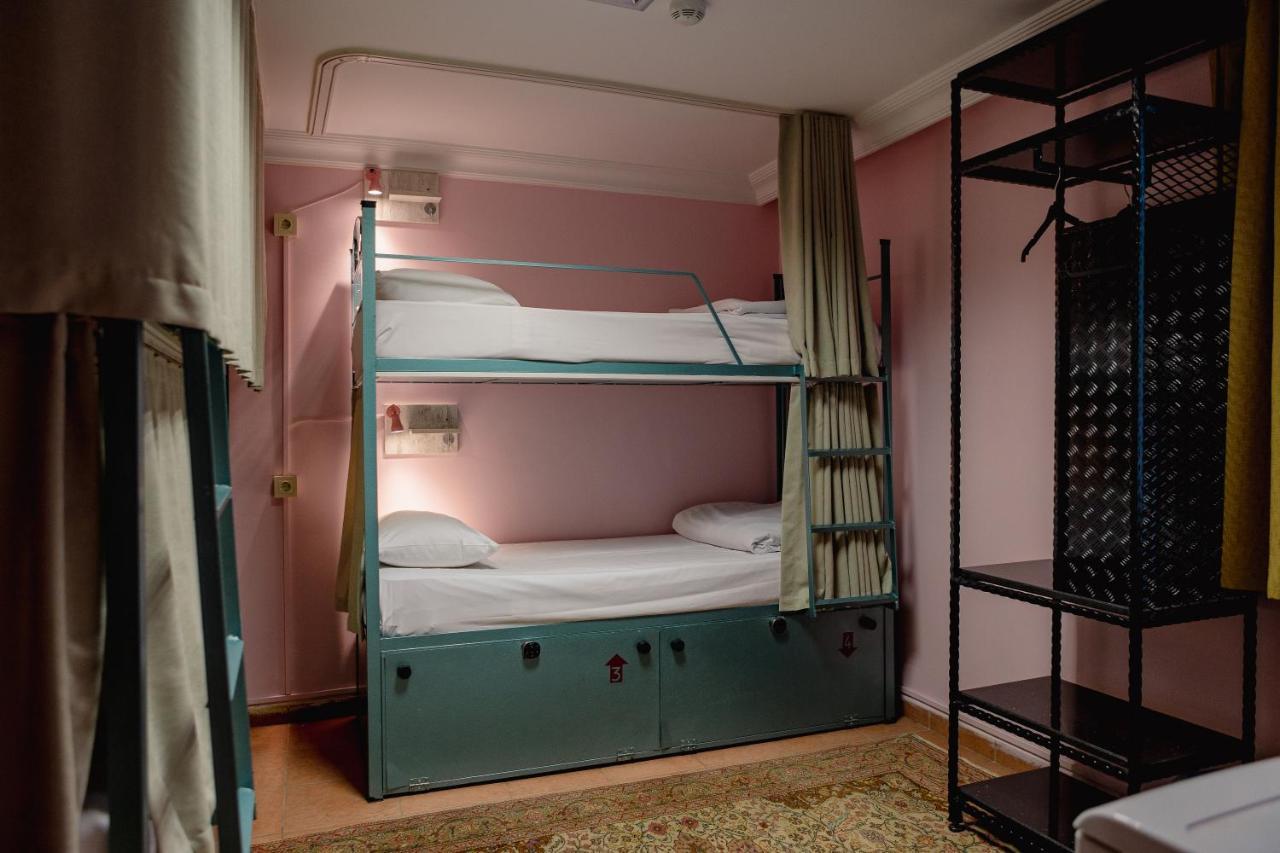 Agora Hostel อิสตันบูล ภายนอก รูปภาพ